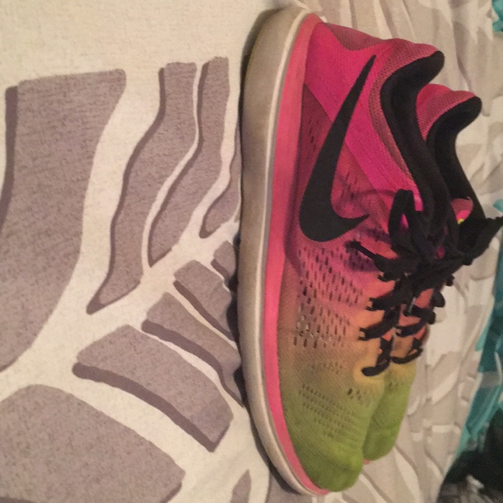 Shoes - Picture 2 of 7